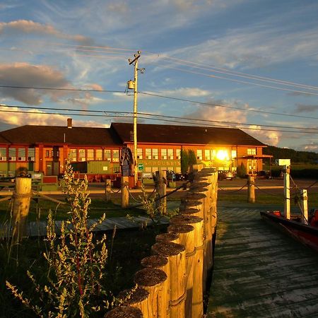 Auberge Internationale La Vieille Ecole Sainte Anne-des-Chênes Dış mekan fotoğraf