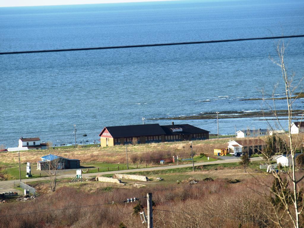 Auberge Internationale La Vieille Ecole Sainte Anne-des-Chênes Dış mekan fotoğraf