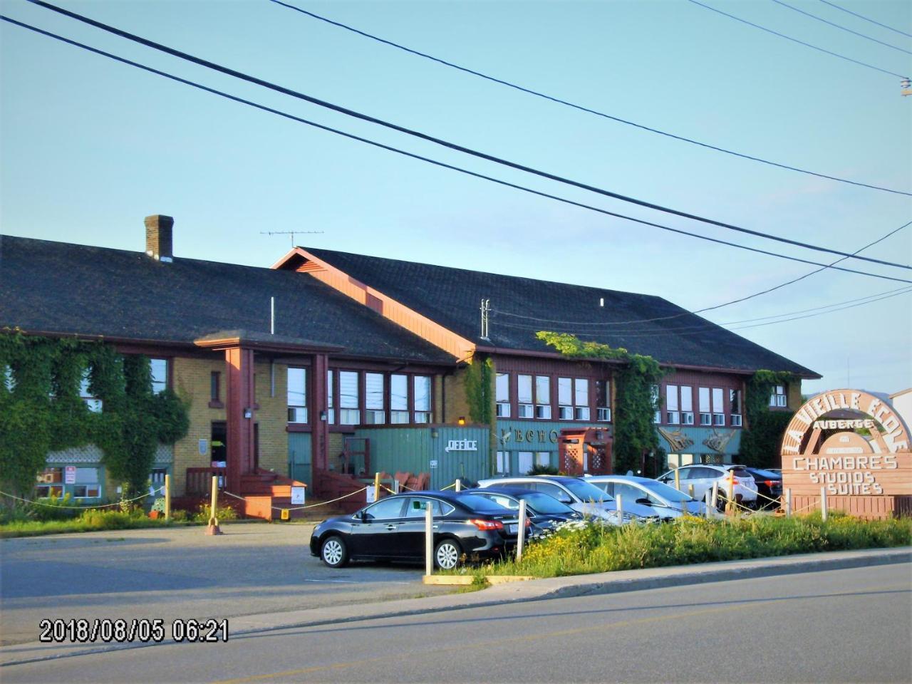 Auberge Internationale La Vieille Ecole Sainte Anne-des-Chênes Dış mekan fotoğraf